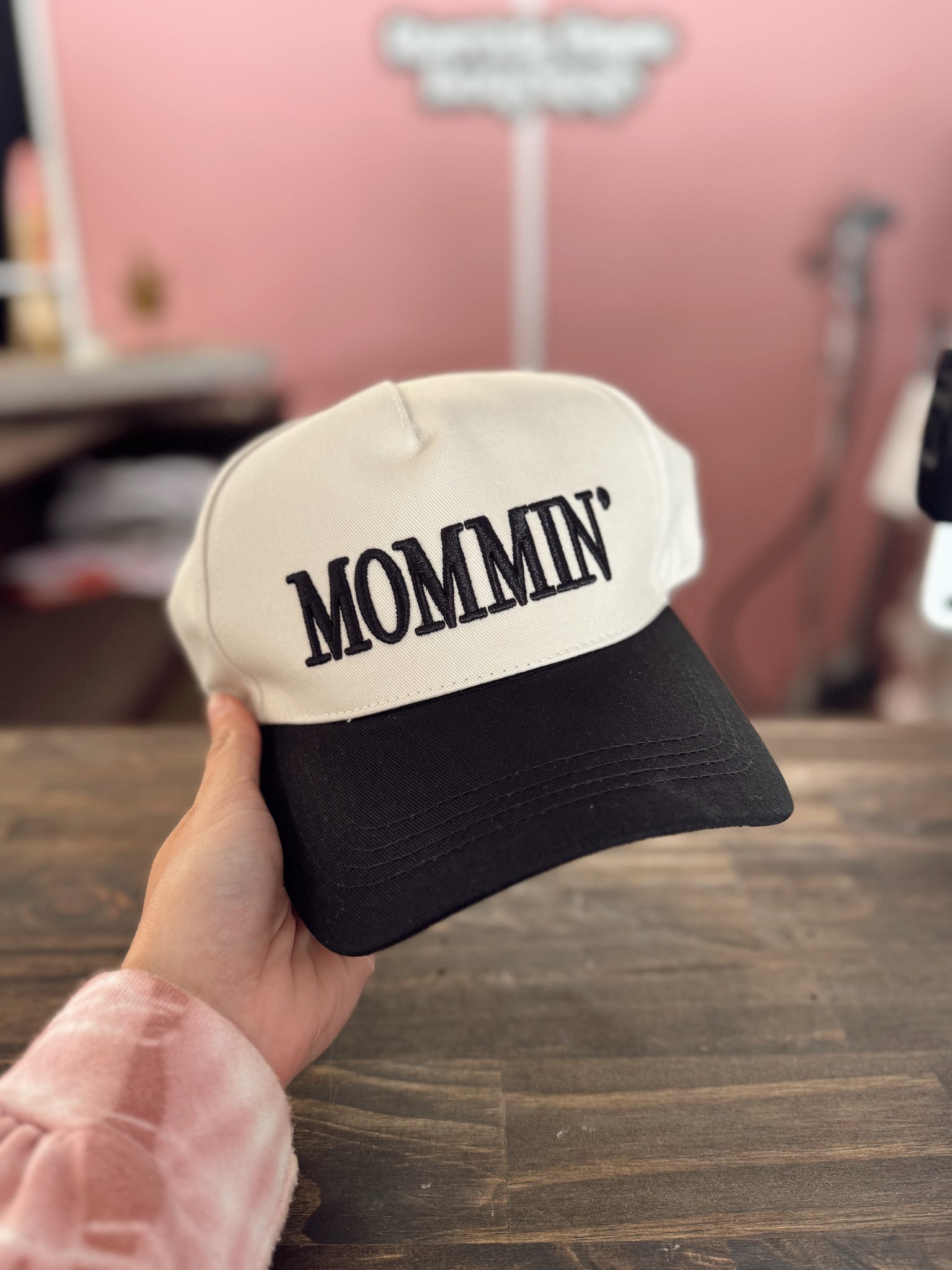 Mommin’ Hat - Black