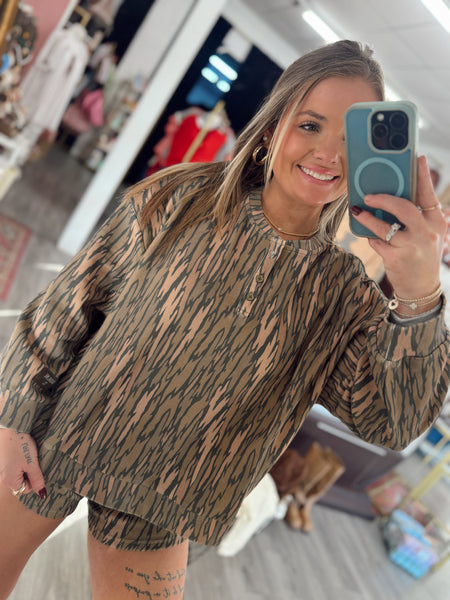 OLD SCHOOL BOTTOMLAND WAFFLE KNIT HENLEY TOP